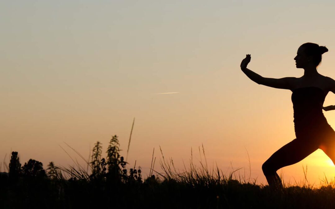 Tai Chi Qi Gong (Origine, vidéo et bienfaits des 18 mouvements)
