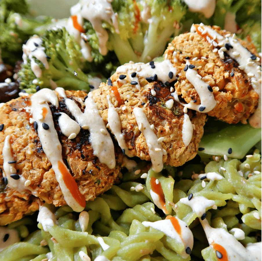   Falafels Ces petits falafels sont vite devenus incontournables dans mes repas ! Vous pouvez en garnir vos buddha bowls et salades, burritos, et même vos burgers (pour cela, faites 2 grands falafels avec cette préparation), et les accompagner d’une délicieuse Sauce verte ou Tahini 150 g pois chiches (cuits)…